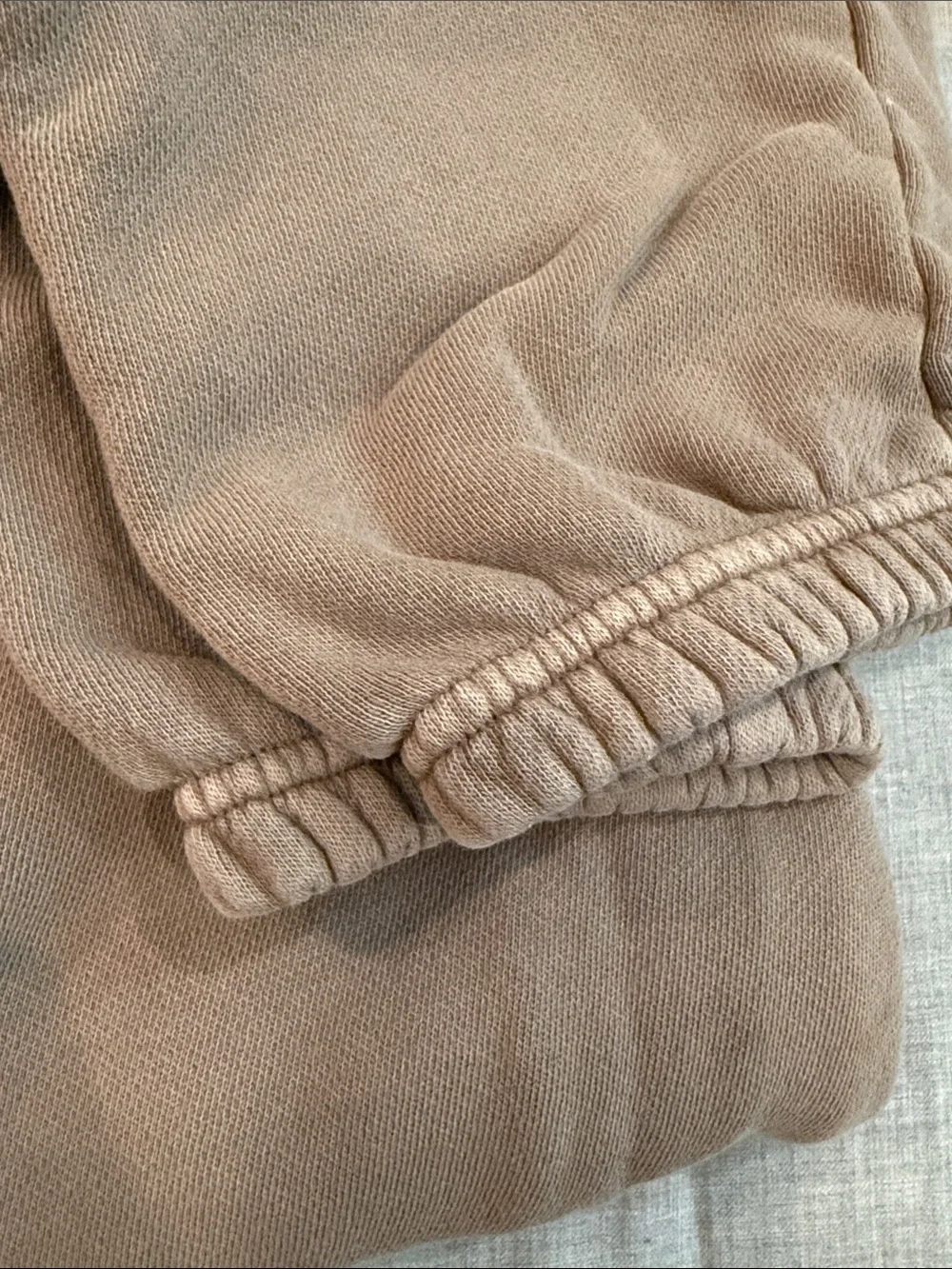 Elwood Taupe sweatpants and hoodie